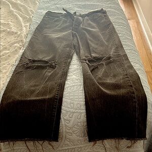 Woman’s ribcage straight Levi’s Jeans
#levis #highwaist #grunge #size29